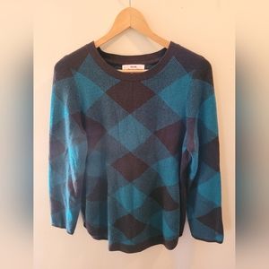 Alia sweater for women. Size large.